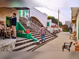 Cops In UP's Sambhal Hold Peace Meet As Holi, Friday Prayers Set To Coincide Cops In UP's Sambhal Hold Peace Meet As Holi, Friday Prayers Set To Coincide