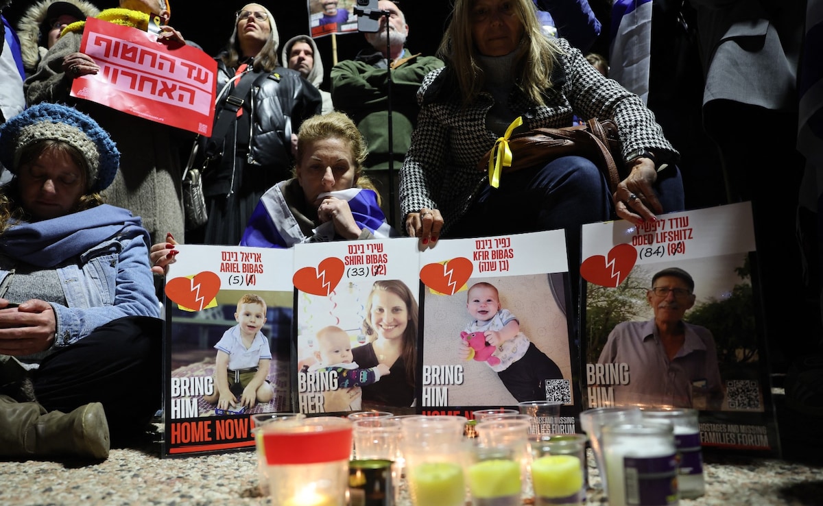(Candle march in Israel on the death of hostages in Hamas's captivity)