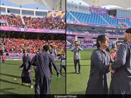 भारत -पाक मैच से पहले एक दूसरे से भिड़े शोएब अख्तर - हरभजन सिंह, 'ग्रेटेस्ट राइवलरी' का रोमांच पहुंचा चरम पर भारत -पाक मैच से पहले एक दूसरे से भिड़े शोएब अख्तर - हरभजन सिंह, 'ग्रेटेस्ट राइवलरी' का रोमांच पहुंचा चरम पर