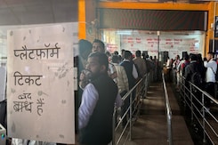 Sale Of Platform Tickets Stopped At New Delhi Railway Station After Stampede Sale Of Platform Tickets Stopped At New Delhi Railway Station After Stampede