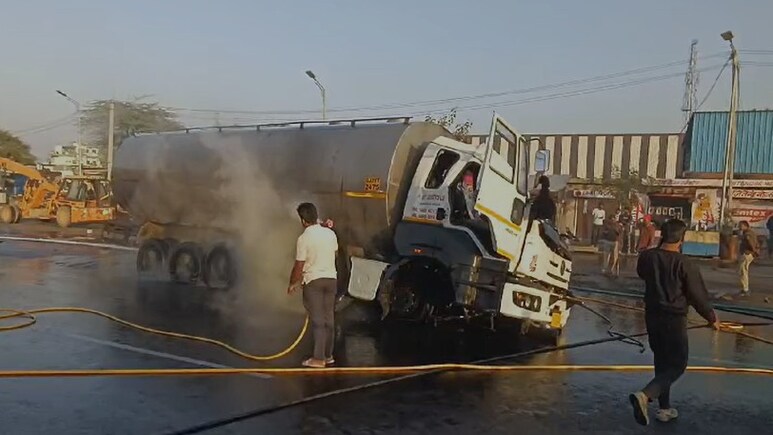 जयपुर में केमिकल भरे टैंकर में टक्कर के बाद लगी आग, आस-पास के इलाकों को कराया गया खाली
