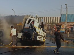 जयपुर में केमिकल भरे टैंकर में टक्कर के बाद लगी आग, आस-पास के इलाकों को कराया गया खाली जयपुर में केमिकल भरे टैंकर में टक्कर के बाद लगी आग, आस-पास के इलाकों को कराया गया खाली