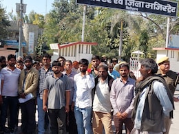 नारकोटिक्स की कस्टडी में आरोपी की मौत, विभाग बोला- जूते की लेस से लगाया फंदा; परिजनों का आरोप नहीं पहनता था जूते  नारकोटिक्स की कस्टडी में आरोपी की मौत, विभाग बोला- जूते की लेस से लगाया फंदा; परिजनों का आरोप नहीं पहनता था जूते