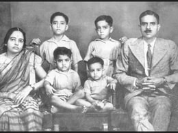 फोटो में सबसे छोटा बच्चा है सिनेमा का सुपरस्टार, ठुकरा दिया था 'शोले'में 'जय' का रोल, 250 फिल्में कर चुके इस एक्टर को लोग समझते थे गुंडा, पहचाना ? फोटो में सबसे छोटा बच्चा है सिनेमा का सुपरस्टार, ठुकरा दिया था 'शोले'में 'जय' का रोल, 250 फिल्में कर चुके इस एक्टर को लोग समझते थे गुंडा, पहचाना ?