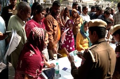 Delhi Police Conducts Verification Drive To Identify Illegal Bangladeshi Immigrants In Delhi Delhi Police Conducts Verification Drive To Identify Illegal Bangladeshi Immigrants In Delhi