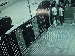 वडोदरा में रक्षित ने कार चलाने के लिए दोस्त से बदली थी सीट, लोगों को कुचलने से पहले के वीडियो में क्या कुछ दिखा वडोदरा में रक्षित ने कार चलाने के लिए दोस्त से बदली थी सीट, लोगों को कुचलने से पहले के वीडियो में क्या कुछ दिखा
