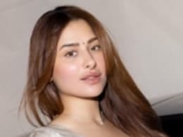 क्रिकेटर मोहम्मद सिराज ने माहिरा शर्मा के साथ डेटिंग की खबरों पर तोड़ी चुप्पी, पैपराजी से की ये रिक्वेस्ट क्रिकेटर मोहम्मद सिराज ने माहिरा शर्मा के साथ डेटिंग की खबरों पर तोड़ी चुप्पी, पैपराजी से की ये रिक्वेस्ट