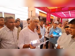 Rajasthan: JJM में पूरे गांव को पानी का कनेक्शन न मिलने पर भड़के मंत्री गजेंद्र सिंह शेखावत, चीफ इंजीनियर को लगाई फटकार Rajasthan: JJM में पूरे गांव को पानी का कनेक्शन न मिलने पर भड़के मंत्री गजेंद्र सिंह शेखावत, चीफ इंजीनियर को लगाई फटकार