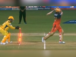 CSK vs RCB: 'ऐसा भी होता है क्या', धोनी ने चीते की फुर्ती से उड़ाए साल्ट के स्टंप, खुली आंखों से नहीं होगा यकीन - VIDEO CSK vs RCB: 'ऐसा भी होता है क्या', धोनी ने चीते की फुर्ती से उड़ाए साल्ट के स्टंप, खुली आंखों से नहीं होगा यकीन - VIDEO