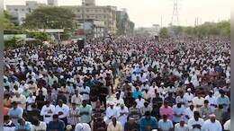 देशभर में ईद की धूम, तमिलनाडु में हजारों लोग सड़क पर एक साथ पढ़ते दिखे नमाज, देखें VIDEO