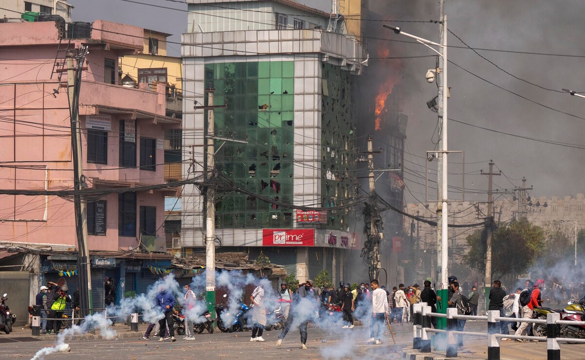 (नेपाल में हिंसक विरोध-प्रदर्शन)