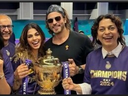 जब जूही ने अंधविश्वास के कारण शाहरुख की पसंद की हुई KKR की जर्सी का बदलवा दिया था रंग, किंग खान ने कहा था- बकवास...  जब जूही ने अंधविश्वास के कारण शाहरुख की पसंद की हुई KKR की जर्सी का बदलवा दिया था रंग, किंग खान ने कहा था- बकवास...
