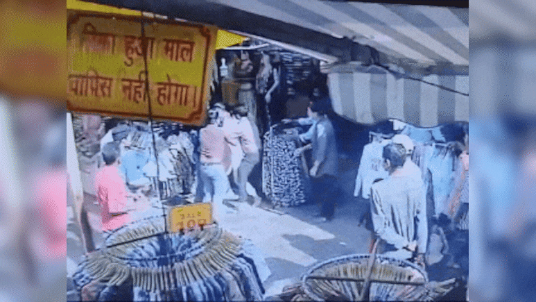 न्यू मार्केट में दो पक्षों में विवाद, 50 से अधिक युवकों की भीड़ ने शख्स को पीटा, थाना घेराव की चेतावनी