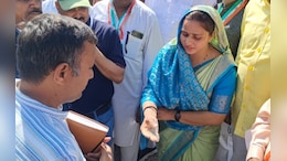 Rajasthan News: एक्शन में सांसद संजना जाटव, भवन निर्माण पर बोलीं - ऐसी घटिया रेत से लड्डू बनते हैं इमारतें नहीं
