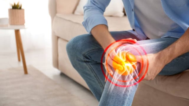 Follow these tips to help manage joint pain this monsoon