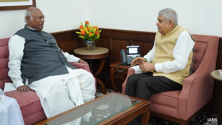 "<i>Dal Mein Kuch Kaala Hai</i>": Congress Chief Mallikarjun Kharge Expresses Scepticism Over Jagdeep Dhankhar's Resignation