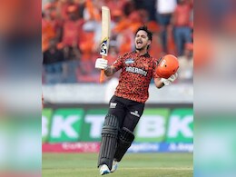 Ishan Kishan: हर दिन मुंबई से इतनी सैलरी लेते हैं इशान किशन, जानें कुल कितनी नेटवर्थ के मालिक हैं लेफ्टी बैटर