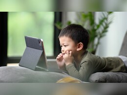 स्क्रीन पर ज्यादा समय बिताने से आखिर क्यों बढ़ रहा बच्चों का वजन? डॉक्टर ने बताए कारण स्क्रीन पर ज्यादा समय बिताने से आखिर क्यों बढ़ रहा बच्चों का वजन? डॉक्टर ने बताए कारण