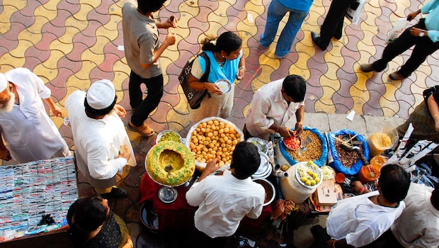 Street Food Hotspots: Top Mumbai Spots for Local Eats