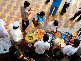 Street Food Hotspots: Top Mumbai Spots For Local Eats Street Food Hotspots: Top Mumbai Spots For Local Eats