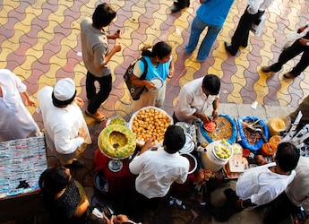Street Food Hotspots: Top Mumbai Spots For Local Eats Street Food Hotspots: Top Mumbai Spots For Local Eats