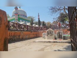 अंबिकापुर के प्रसिद्ध मजार शरीफ और मंदिर पर ग्राम पंचायत ने किया कब्जा, विवाद के बीच पहुंचा पुलिस बल