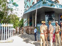 तमिलनाडु : TASMAC स्कैम के खिलाफ प्रदर्शन करने पर BJP नेता सुंदरराजन को पुलिस ने हिरासत में लिया तमिलनाडु : TASMAC स्कैम के खिलाफ प्रदर्शन करने पर BJP नेता सुंदरराजन को पुलिस ने हिरासत में लिया