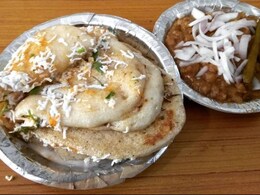 बैंक की नौकरी छोड़ शख्स ने बनाई वेडिंग मशीन, 1 बटन दबाओ और 1 मिनट में छोले कुलचे की प्लेट तैयार बैंक की नौकरी छोड़ शख्स ने बनाई वेडिंग मशीन, 1 बटन दबाओ और 1 मिनट में छोले कुलचे की प्लेट तैयार