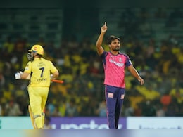 RR vs CSK: रॉयल्स के कप्तान रियान पराग ने आखिरी ओवर में चौंकाया! धोनी के सामने संदीप ने गेंदबाजी कर पलट दिया मैच RR vs CSK: रॉयल्स के कप्तान रियान पराग ने आखिरी ओवर में चौंकाया! धोनी के सामने संदीप ने गेंदबाजी कर पलट दिया मैच