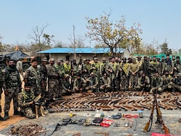 Sukma: नक्सलियों के खिलाफ&nbsp;सुरक्षाबलों की बड़ी कार्रवाई, दो ठिकानों पर दी दबिश, 9 बंदूक समेत ये सामग्री जब्त