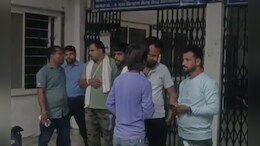 पुलिस पर फिर हमला...वारंटियों को पकड़ने गई Police पर खुद आरोपियों ने फेंके पत्थर, दो कर्मी घायल &nbsp;