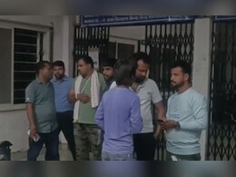 पुलिस पर फिर हमला...वारंटियों को पकड़ने गई Police पर खुद आरोपियों ने फेंके पत्थर, दो कर्मी घायल   पुलिस पर फिर हमला...वारंटियों को पकड़ने गई Police पर खुद आरोपियों ने फेंके पत्थर, दो कर्मी घायल