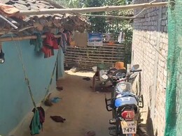 Crime News: घर के अंदर मिला दंपति का शव, पत्नी को मारी कुल्हाड़ी और खुद झूल गया फांसी के फंदे से... जानें-पूरा मामला