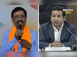 Rane vs sena: देहविक्री करणाऱ्या महिलांना पकडले, त्याचे राणे कनेक्शन काय? राऊतांच्या आरोपाने खळबळ Rane vs sena: देहविक्री करणाऱ्या महिलांना पकडले, त्याचे राणे कनेक्शन काय? राऊतांच्या आरोपाने खळबळ