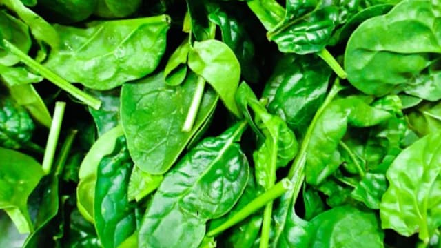Eating spinach daily can significantly improve health, but its best to consume it in a balanced way