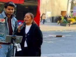 लंदन की सड़क पर बॉलीवुड की पॉपुलर सिंगर ने गाया गाना, वीडियो  वायरल