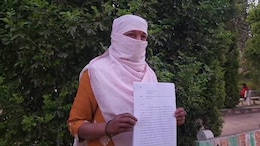 Surajpur News: गंदी नीयत, गाली-गलौज, मानसिक प्रताड़ना... महिला हेड कांस्टेबल ने थाना प्रभारी पर लगाए गंभीर आरोप, हो गई टीम गठित