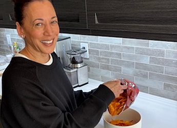 Kamala Harris Watches Oscars At Home With A Bag Of Cheese Nachos, Internet Relates Kamala Harris Watches Oscars At Home With A Bag Of Cheese Nachos, Internet Relates