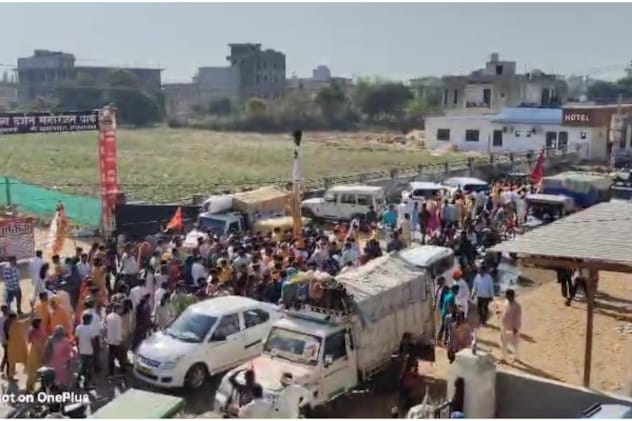 लक्खी मेला समापन के बाद वापस लौटते हुए श्रद्धालु. लक्खी मेला समापन के बाद वापस लौटते हुए श्रद्धालु.