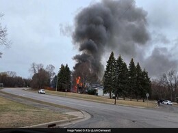 Video: Plane Crashes Into Minnesota House; All Passengers Killed, Residents Emerge Safe Video: Plane Crashes Into Minnesota House; All Passengers Killed, Residents Emerge Safe