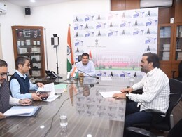 नितिन गडकरी से मुलाकात करने पहुंचे हनुमान बेनीवाल, आधा दर्जन अधिकारियों को तलब करके की गई मीटिंग