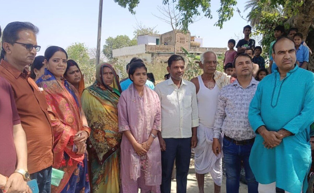 Carpenter's daughter tops Bihar Class 10 exam with 98%