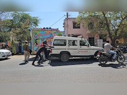 डग्गामार वाहन के भरोसे राजस्थान पुलिस, बीच रोड जवाब दे गई पुलिस की सरकारी गाड़ी; फिटनेस 3 साल पहले समाप्त डग्गामार वाहन के भरोसे राजस्थान पुलिस, बीच रोड जवाब दे गई पुलिस की सरकारी गाड़ी; फिटनेस 3 साल पहले समाप्त