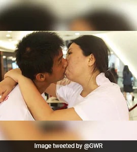 Thai Couple Who Set Guinness World Record With 58-Hour Kiss Splits