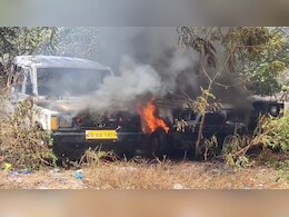 खड़ी एम्बुलेंस में अचानक से लगी आग, जलकर ख़ाक होने पर मचा हड़कंप