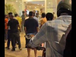 Kunal Kamra Mocks Eknath Shinde, Sena Workers Vandalise His Show's Venue Kunal Kamra Mocks Eknath Shinde, Sena Workers Vandalise His Show's Venue