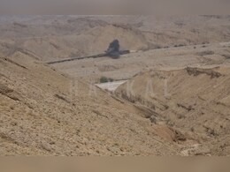 पाकिस्तान में 30 घंटे से हाइजैक है ट्रेन, बलोच आतंकियों ने पहने हुई है आत्मघाती जैकेट! पाकिस्तान में 30 घंटे से हाइजैक है ट्रेन, बलोच आतंकियों ने पहने हुई है आत्मघाती जैकेट!