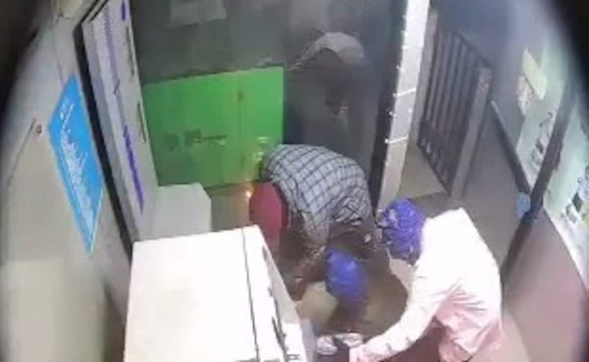 Video – Gone In 4 Minutes: How 4 Men Stole Rs 30 Lakh From Telangana ATM