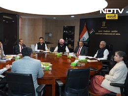 Election Commision: मतदार ओळखपत्र आधार कार्डशी लिंक होणार.. केंद्रीय निवडणूक आयोगाचा मोठा निर्णय Election Commision: मतदार ओळखपत्र आधार कार्डशी लिंक होणार.. केंद्रीय निवडणूक आयोगाचा मोठा निर्णय