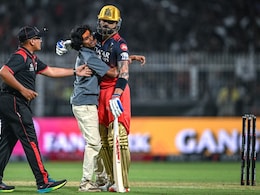 What Virat Kohli Told Eden Gardens Pitch Invader During IPL 2025 Opener: "<i>Jaldi Se...</i>" What Virat Kohli Told Eden Gardens Pitch Invader During IPL 2025 Opener: "<i>Jaldi Se...</i>"
